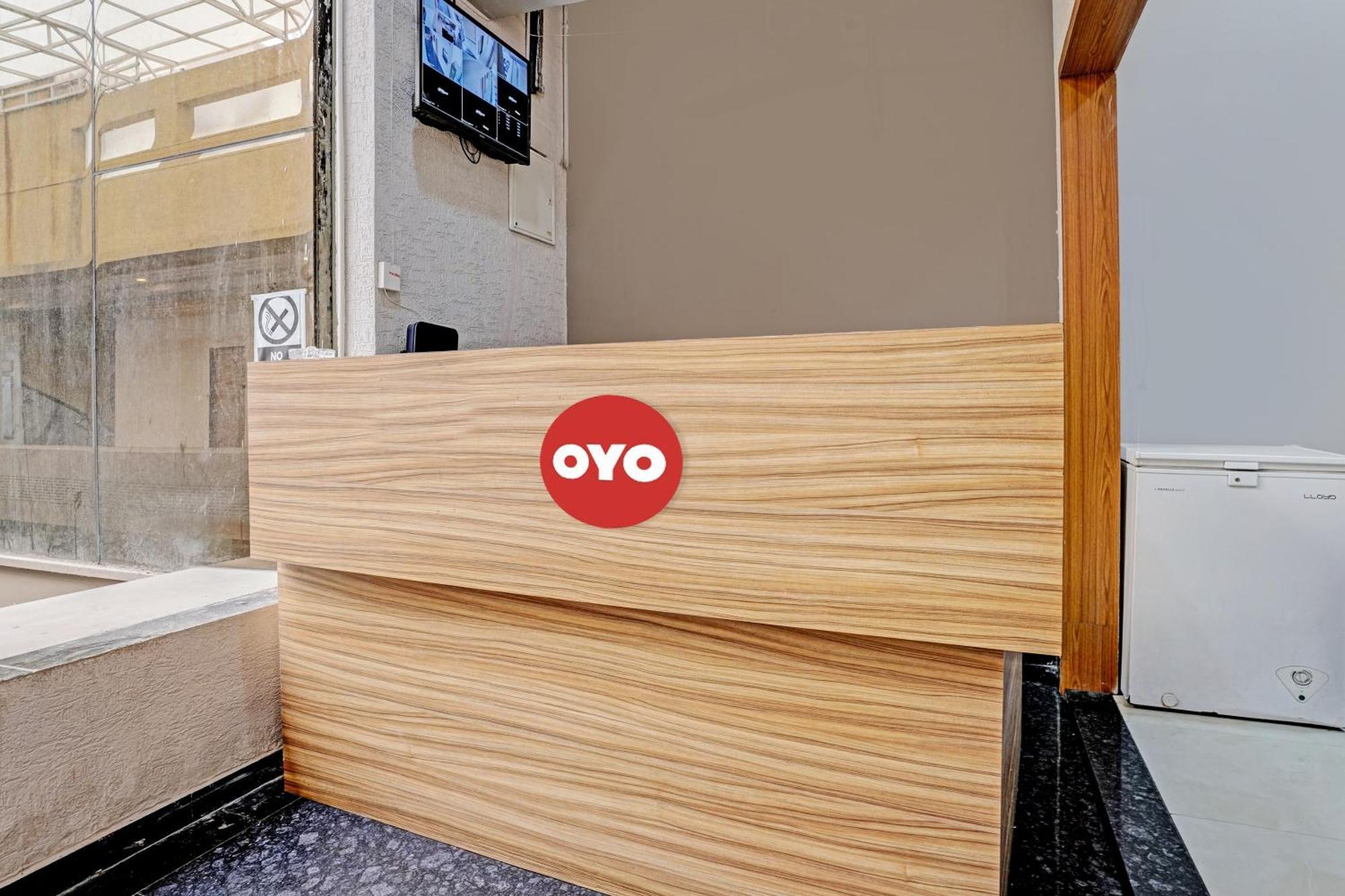 Oyo Flagship Hotel 9 Surat Bagian luar foto
